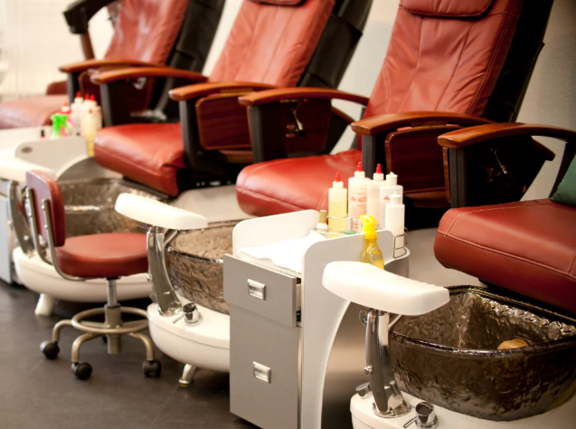Choosing the Right Pedicure Station Size for Your Salon