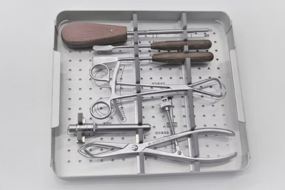 Trauma surgery instruments are designed to provide surgeons with precision